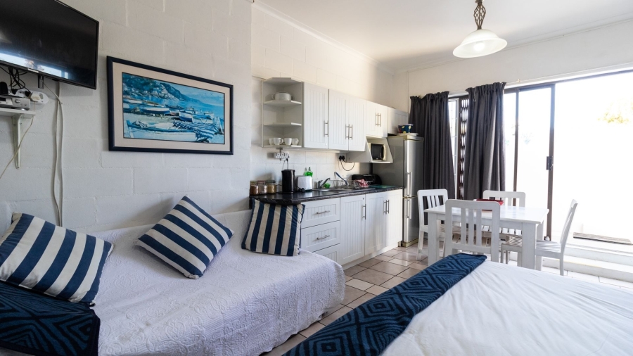 8 Bedroom Property for Sale in Country Club Western Cape